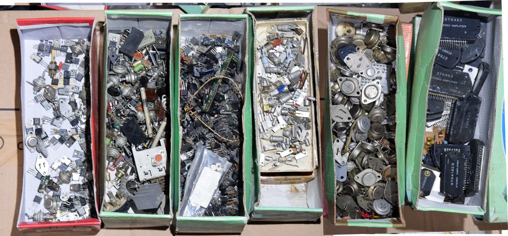 Diverse piese de electronica si Carti de electronica