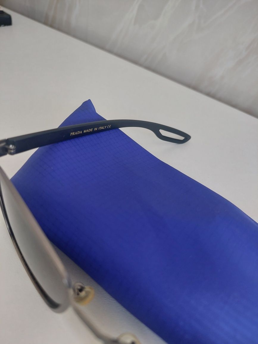 Слънчеви очила на Prada