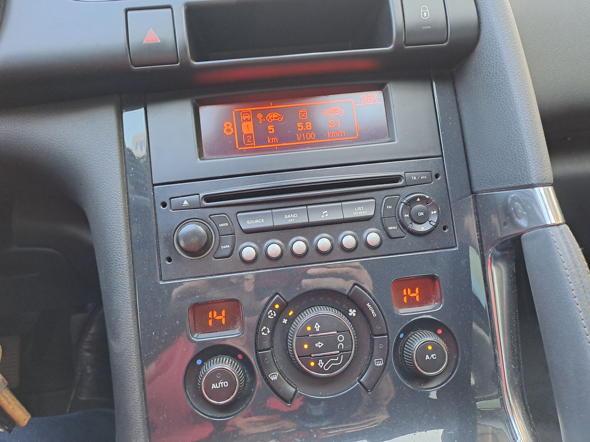 Vind schimb cu Peugeot 3008,2000 Hdi (ofer diferență) Peugeot 3008,1,6