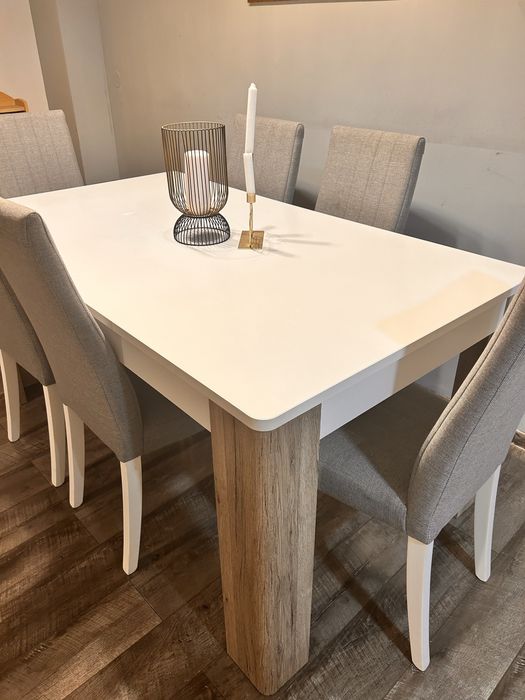 Masa living cu scaune