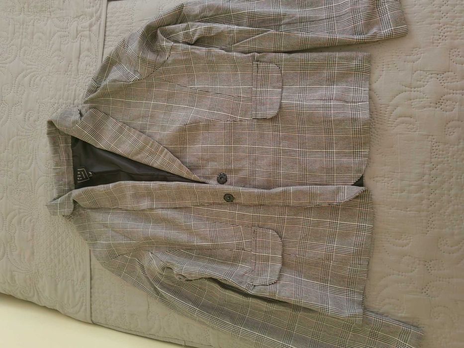 Продажба на 2 броя дамски сака