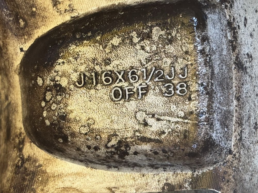 Джанти Mitsubishi OM 16 цола