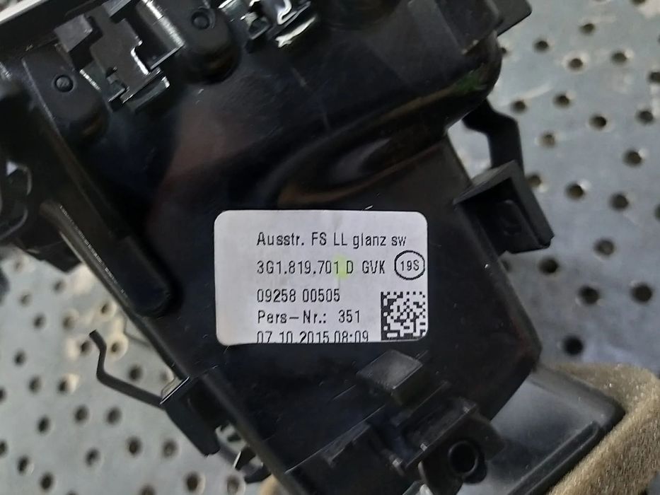 Grila ventilatie bord stanga vw passat b8 3g1819701d 3g1819701