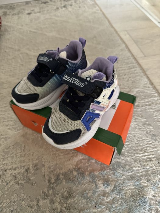 Продается кросс для девочек