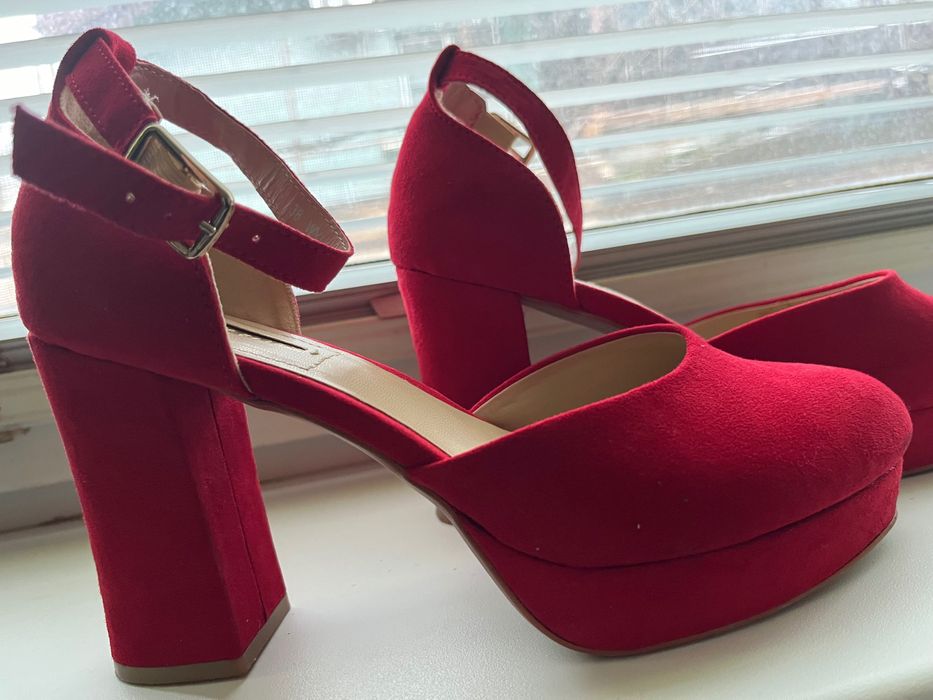 Обувки с ток велур