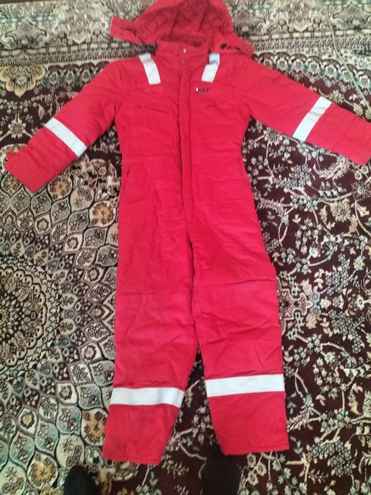 Бушлак конбинезон сатилади размер 48 М состояни жакси жиртир двери жок