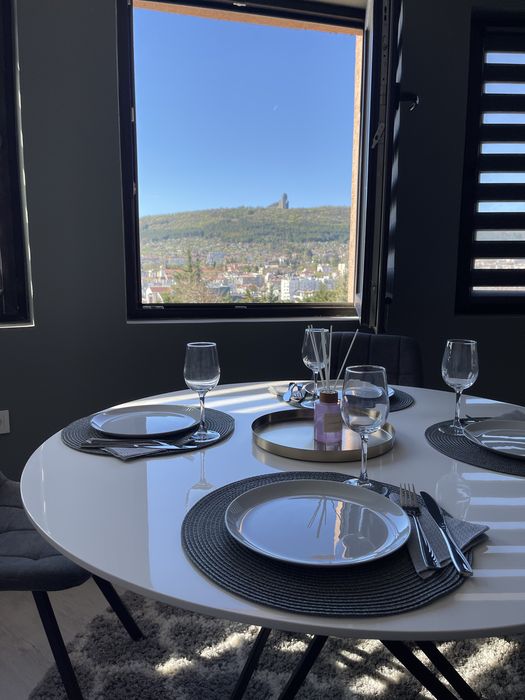 Отдавам под наем луксозен двустаен апартамент