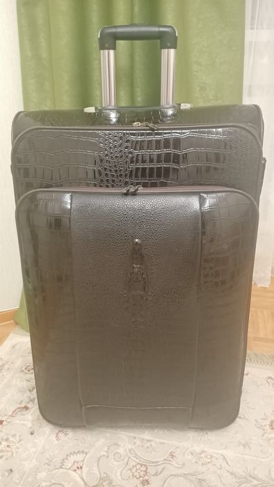 Чемодан дорожный