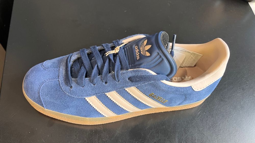 Adidas Gazeele Нови!  42,5