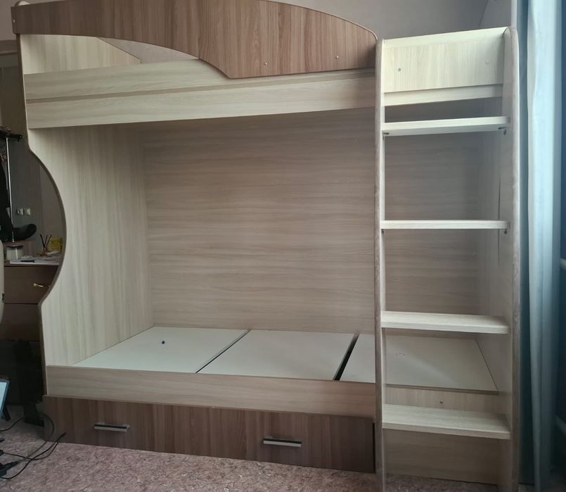 Детская двухъярусная кровать и детская стенка