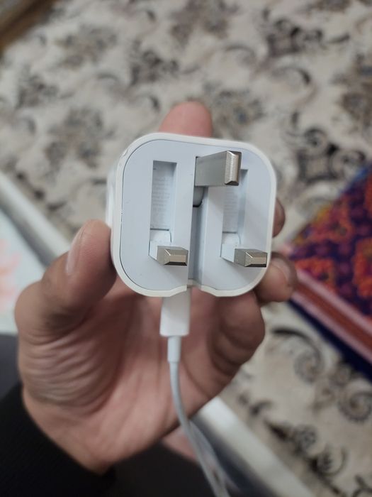 Iphone zaryatchik sotiladi kabeli bilan