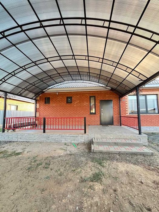 Просторный дом с современной планировкой и свежим ремонтом