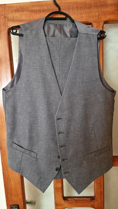 Vând costum bărbați elegant