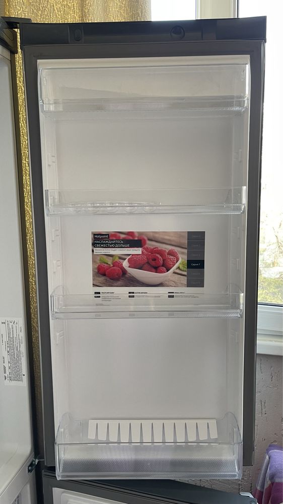 Холодильник Hotpoint Ariston HFP 7200 XO