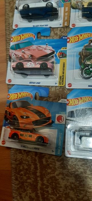 Vând peste 100 de machete Hotwheels și Matchbox
