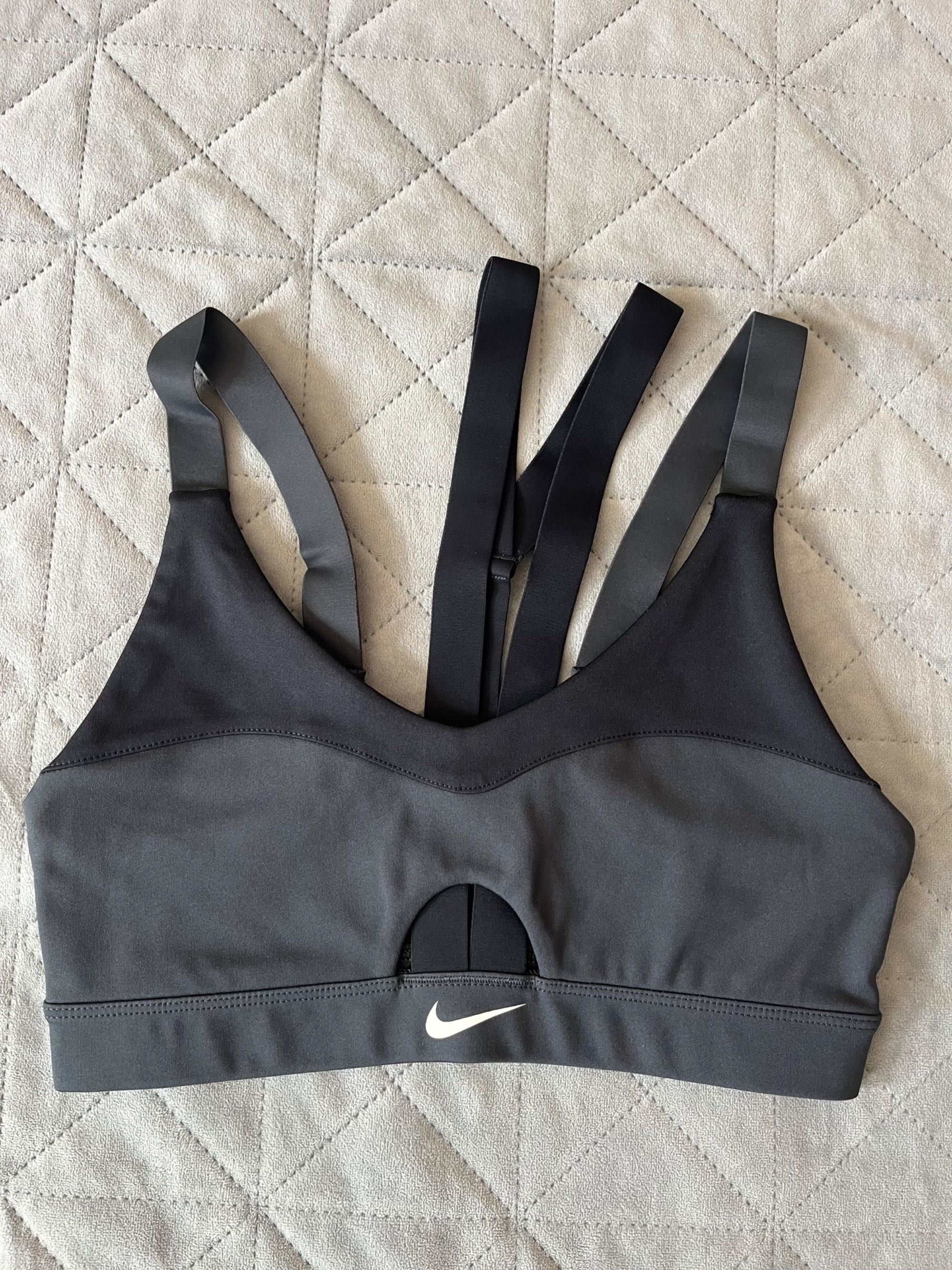 Спортни бюстиета Nike, различни размери