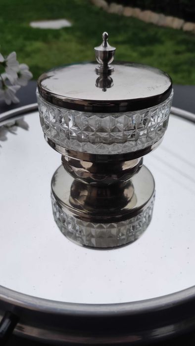 Масивна захарница от стъкло и неръждаема стомана