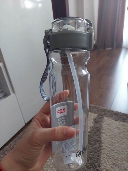 Пластмасова спортна бутилка за вода от Тритан за фитнес със сламка