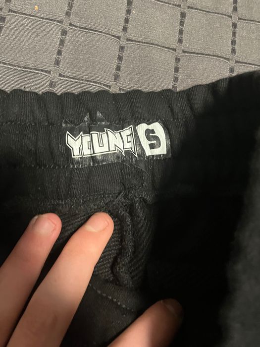 Vând pantaloni young rich white cu pietricele