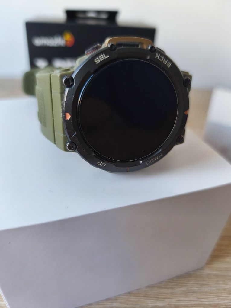 Продавам Amazfit T-rex 2
