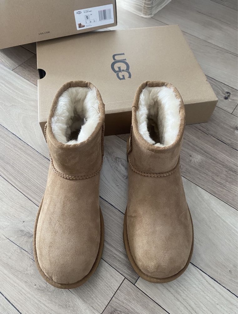 Cizme noi UGG classic mini II, culoare maro camel, marimea 36