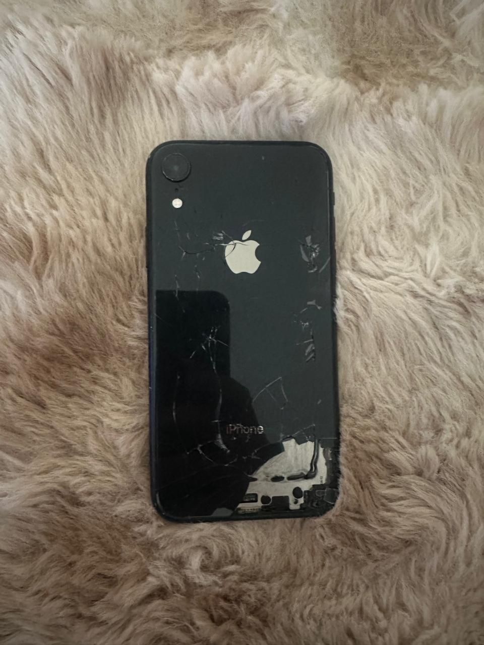 Обменяю 2 Iphone XR 64 x 64