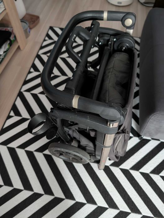 Vând urgent cărucior copil Inglesina Electa