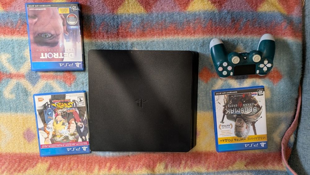 ps4 slim + 3 игры