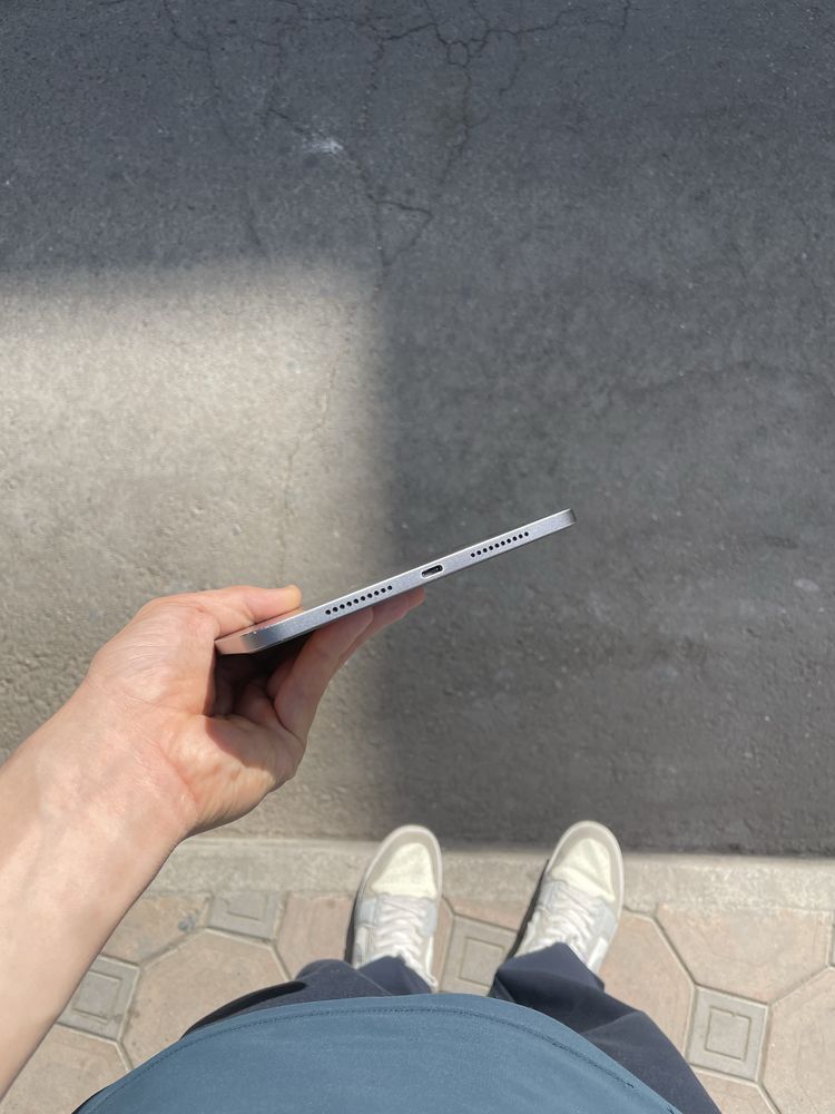 Ipad 6 mini hamma joyi ishlidi umuman aybi yiq azgina qirikgan joylari