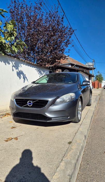 Volvo v40 2013..