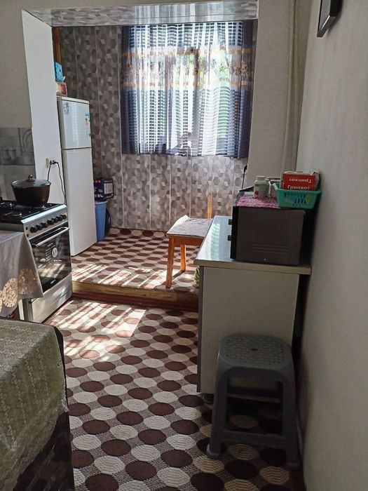 2 xonali kvartira sotiladi