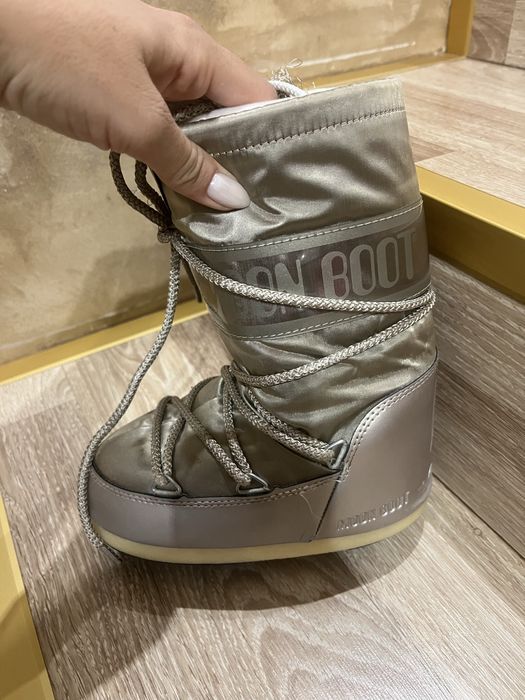 Ботуши ,, Moon Boot”