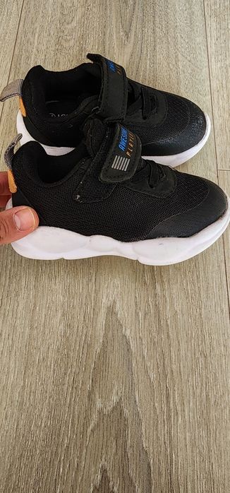 Продавам бебешки летни маратонки LC WAIKIKI