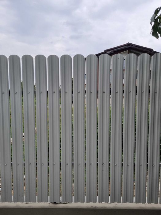 Garduri si porti stil jaluzea, sipca metalica, tabla cutata