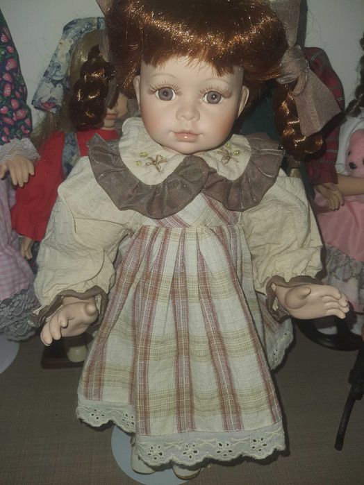 Păpușă de porțelan