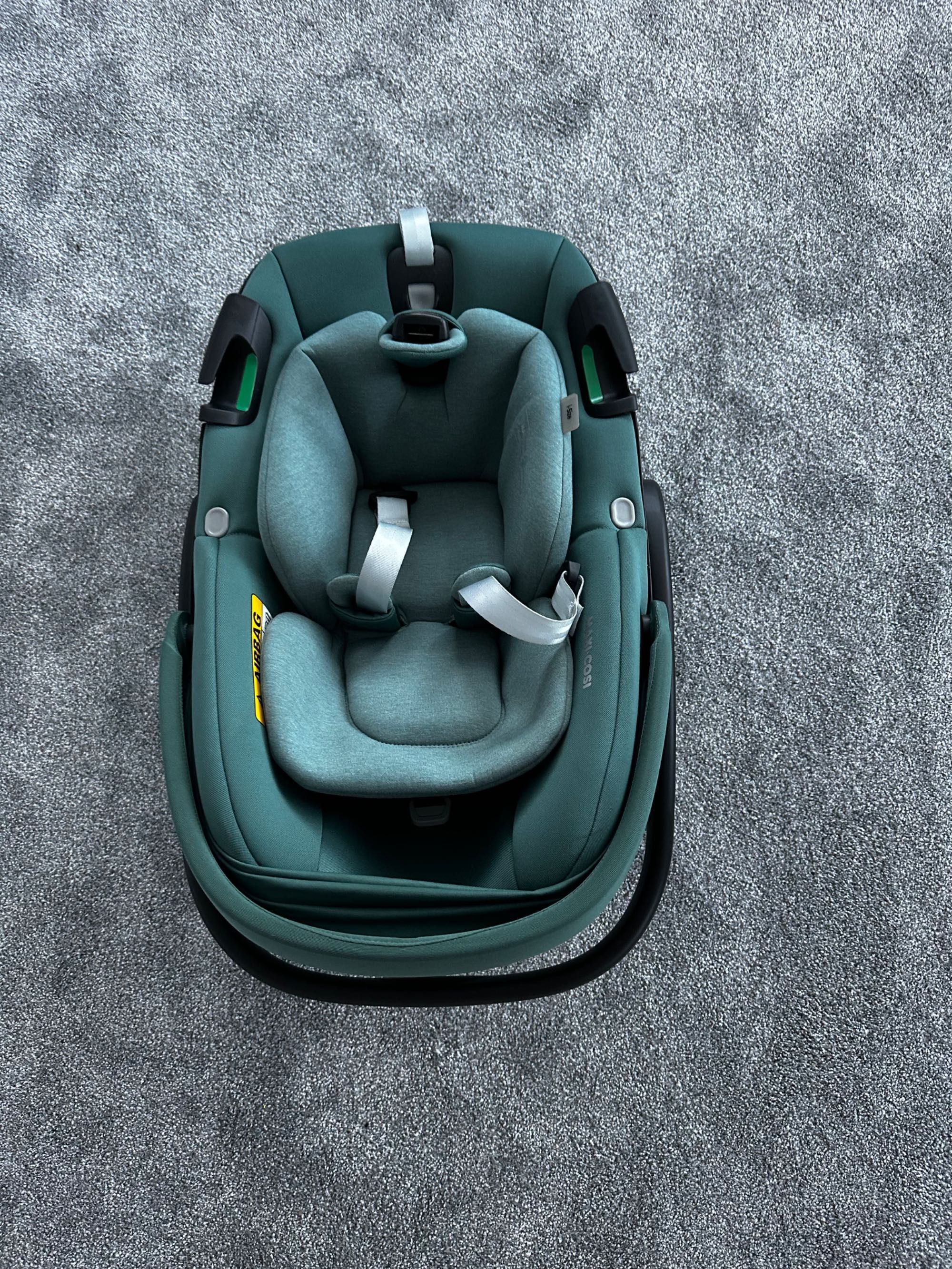 Стол за кола 0-13 кг / 40-83см Maxi Cosi Pebble 360 и isofix база .