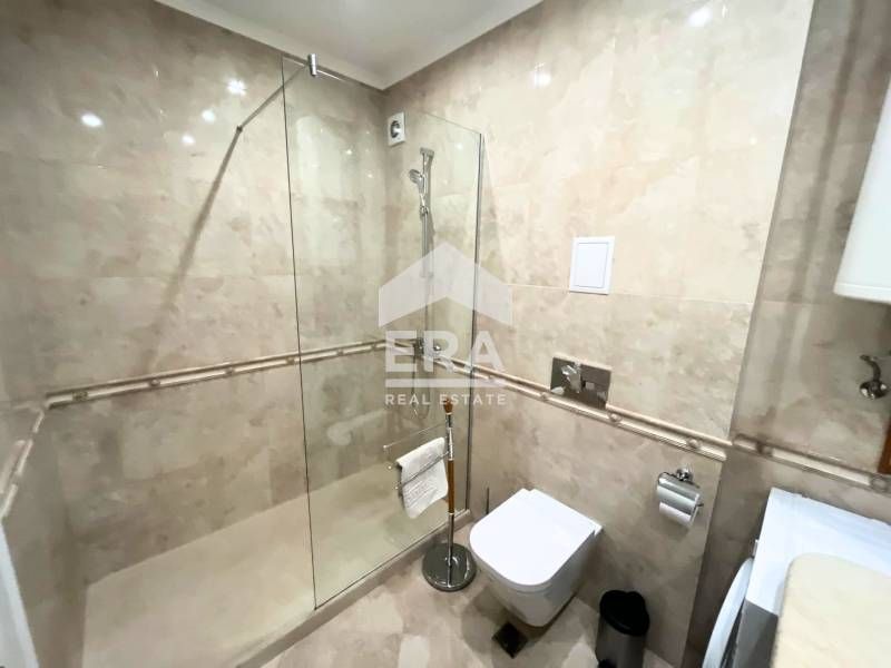 Продава се Двустаен апартамент в Варна, Център - 86 кв.м за 3721 €/кв.м - Снимка #8