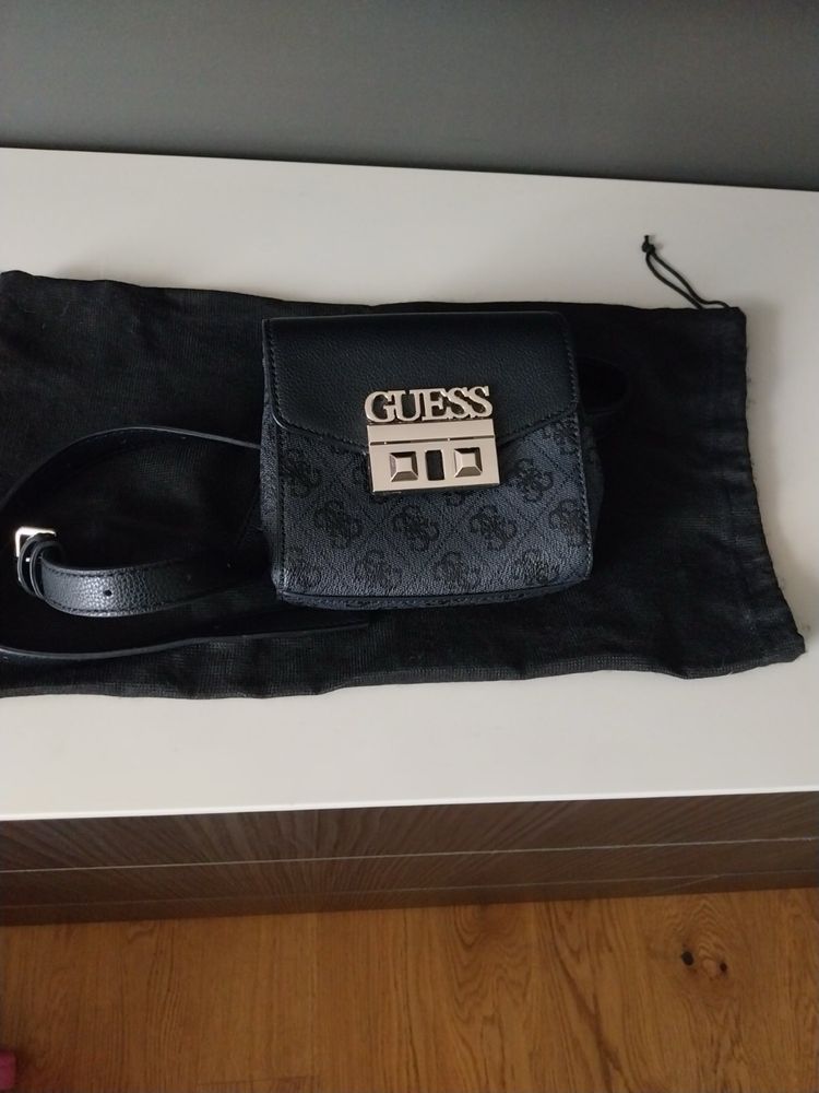 Чисто нова малка чантичка за кръст Guess