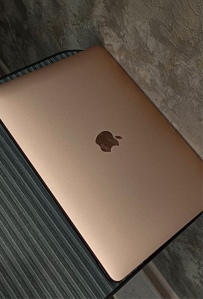 MacBook air 13 m1  в идеальном состоянии