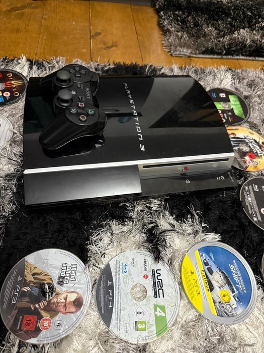 Vând PlayStation 3 cu volan, pedale și jocuri