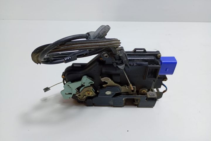 Broasca usa stanga fata 3D1837015 Skoda Octavia a 2-a generatie seria