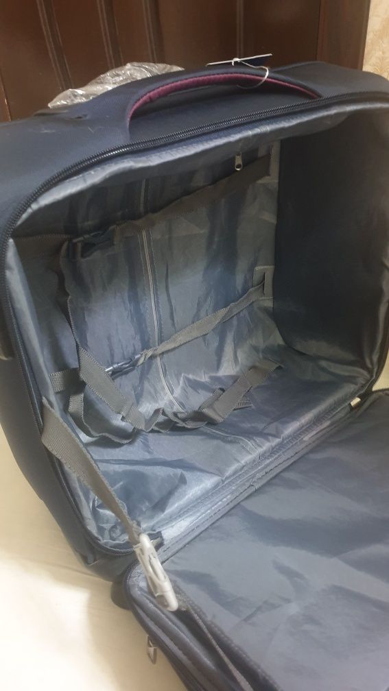 Suitcase Sotiladi 18 dyumli srochni arzon narxlada