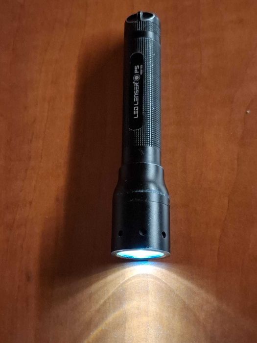 Vand doua lanterne led din aluminiu