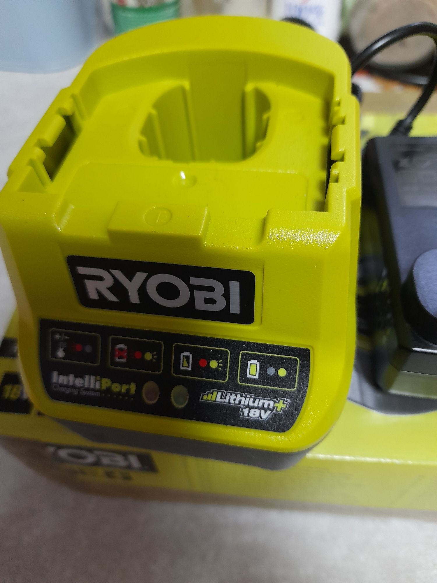 Incarcator ryobi 18v