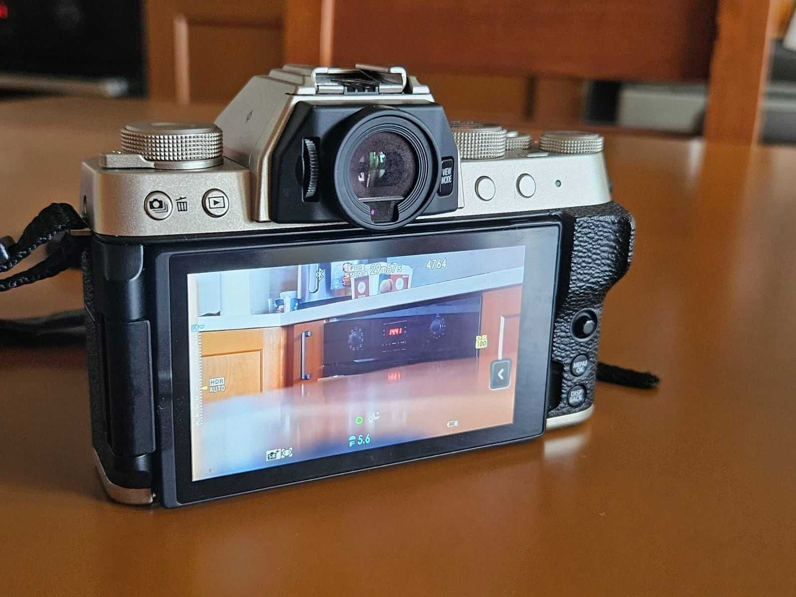Fujifilm X-T200 + обектив Fujifilm Fujinon XC 15-45mm f/3.5-5.6