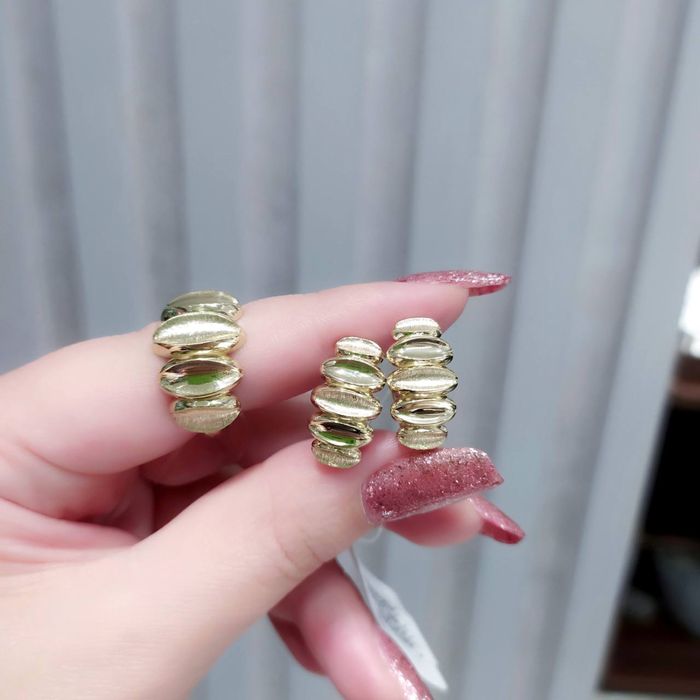 Золотой шикарный комплект. Золото 585 Есть доставка.