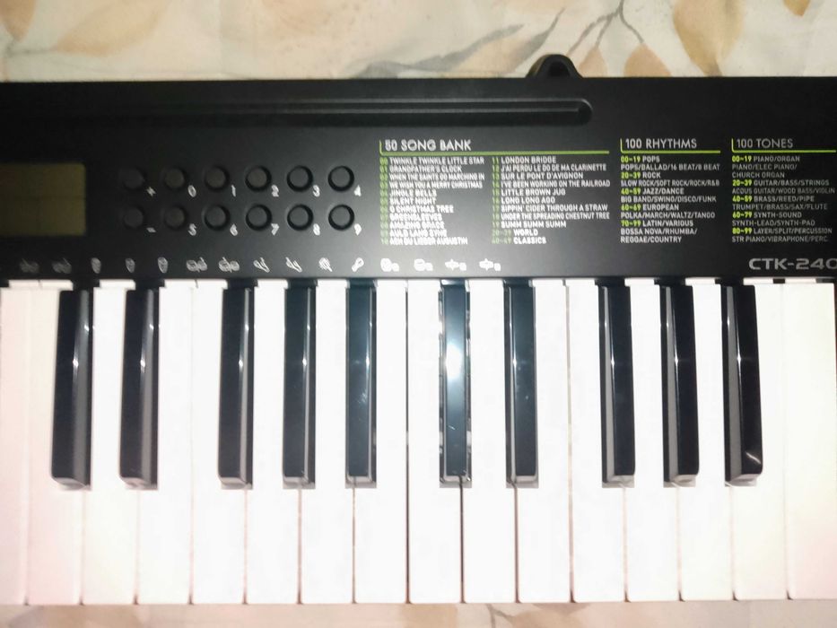 Синтезатор Casio CTK-240 + оригинален адаптор