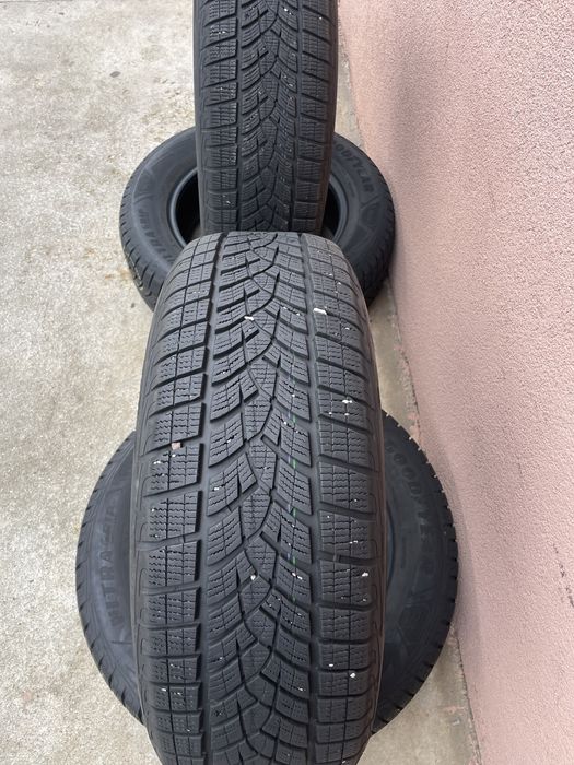 4бр зимни гуми GOODYEAR ultra grip Performance SUV 235/65/17