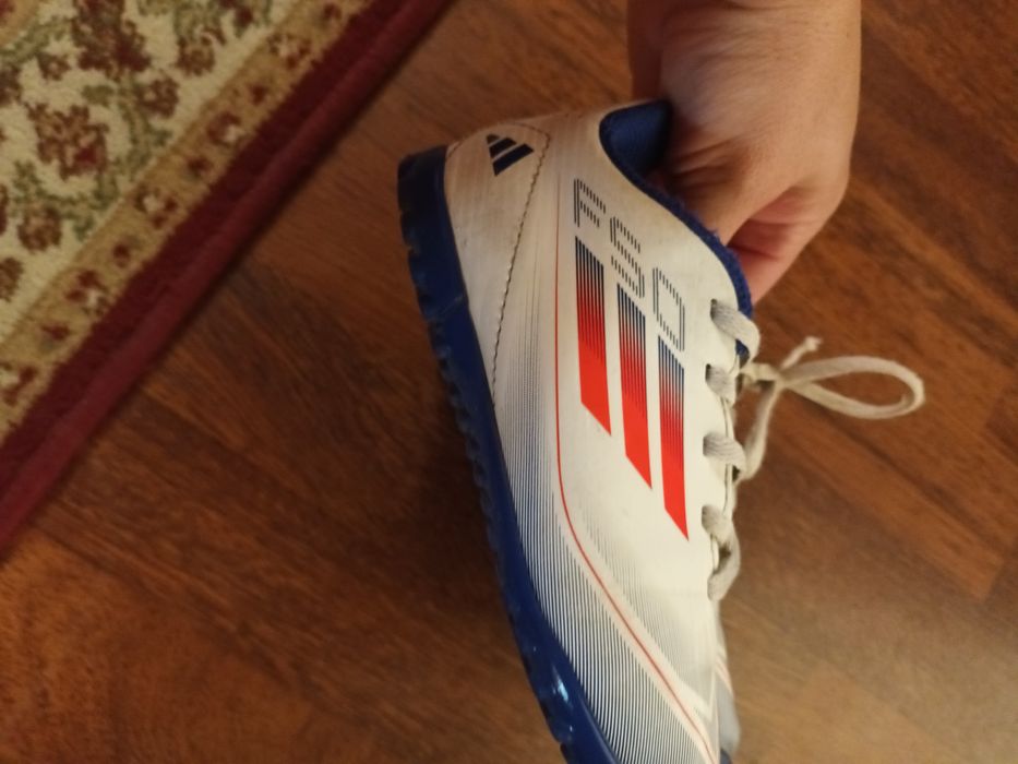 Adidasi de la adidas mărimea 30