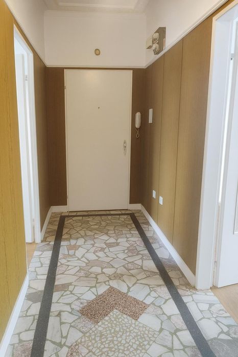 Необзаведен апартамент в жк. Христо Смирненски